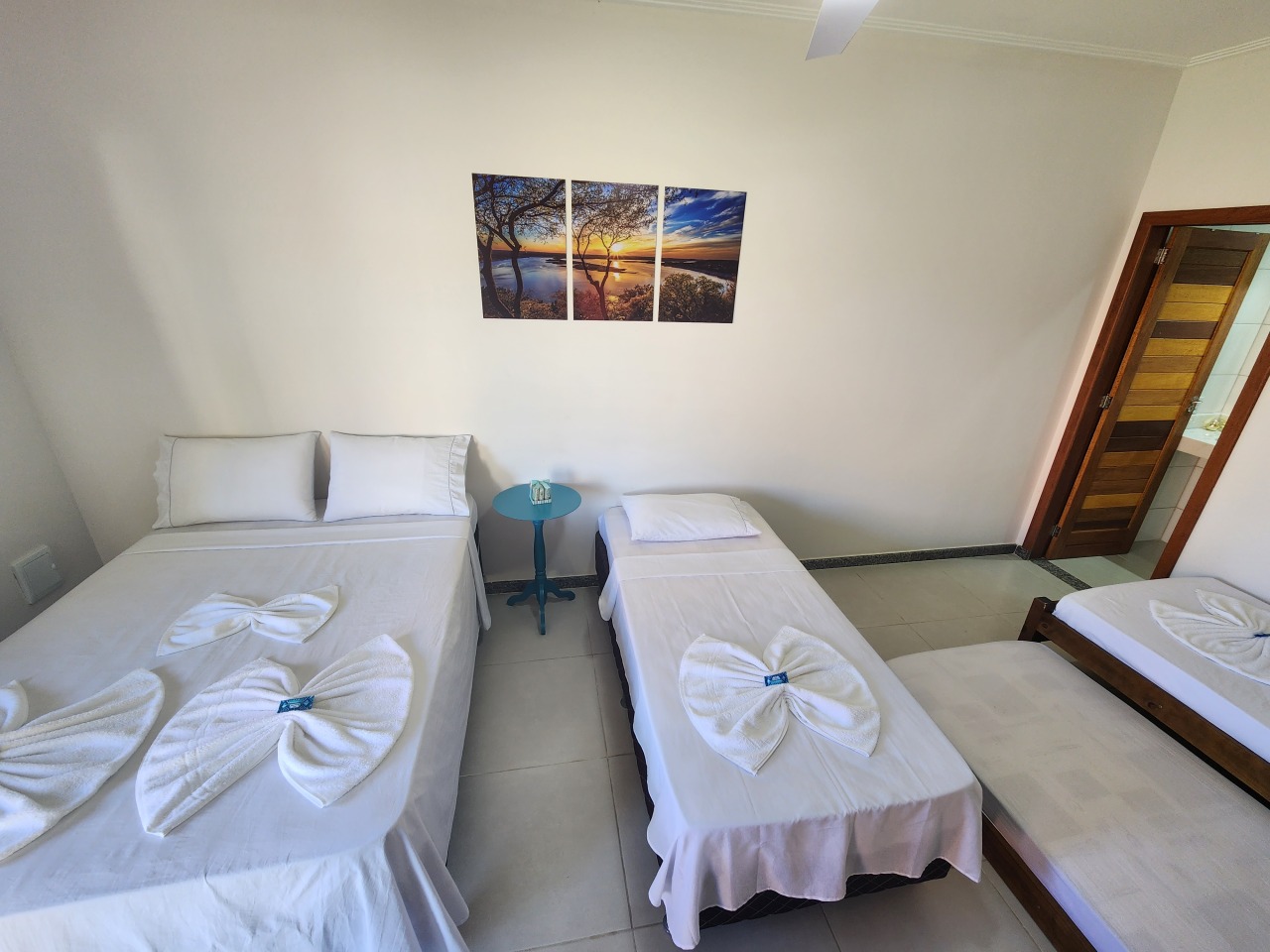 Foto de exemplo 2 — Quarto Família (até 5 pessoas)