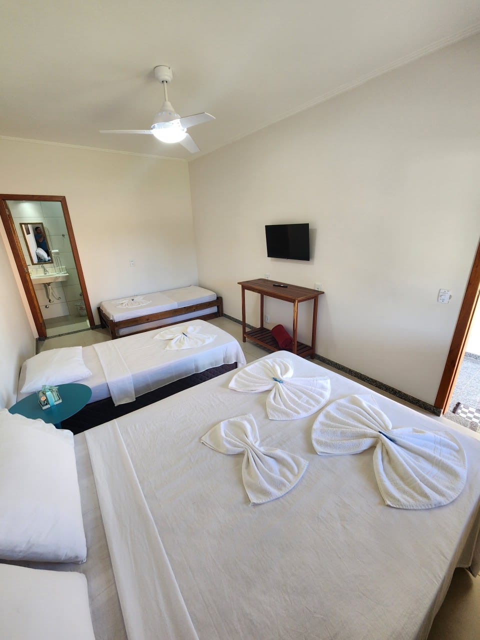 Foto de exemplo 3 — Quarto Família (até 5 pessoas)