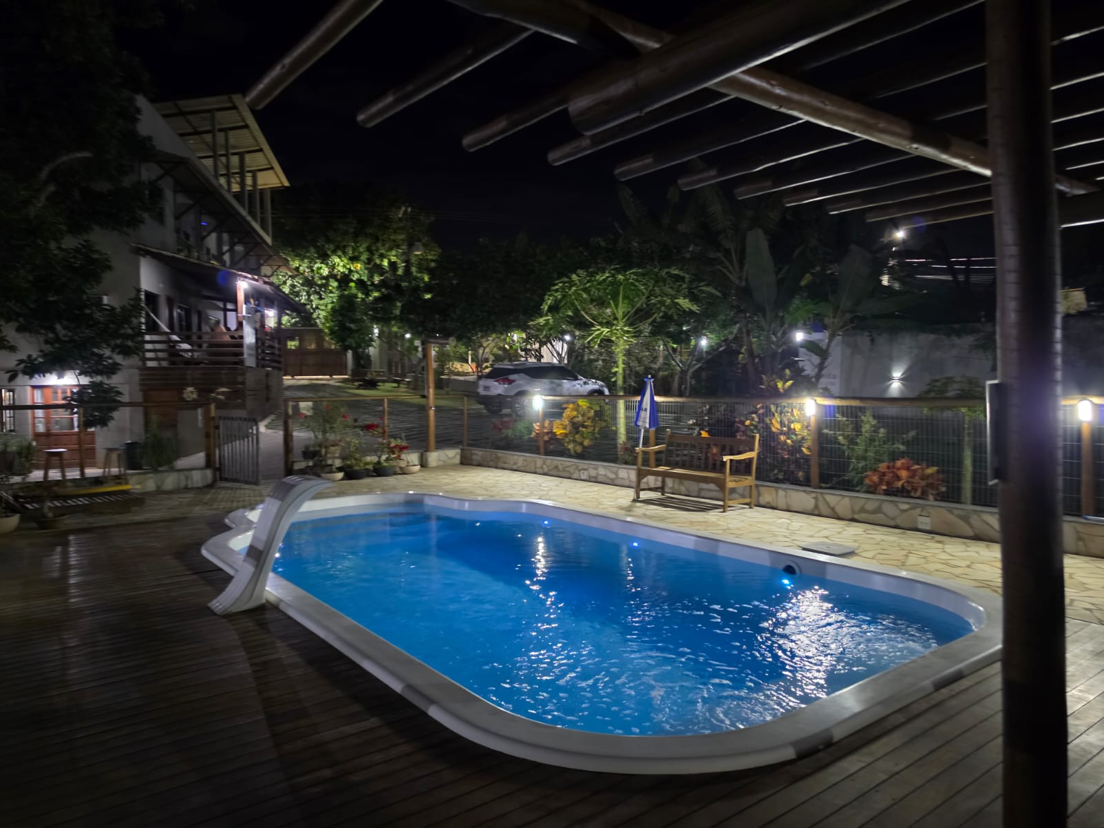 Piscina da Pousada Canto do Sabiá